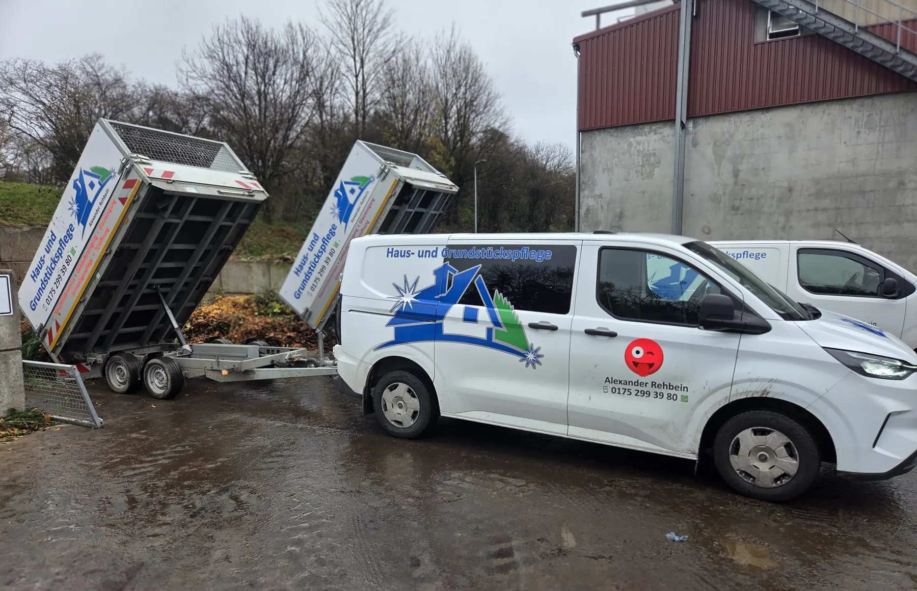 Transporter mit Kippanhängern