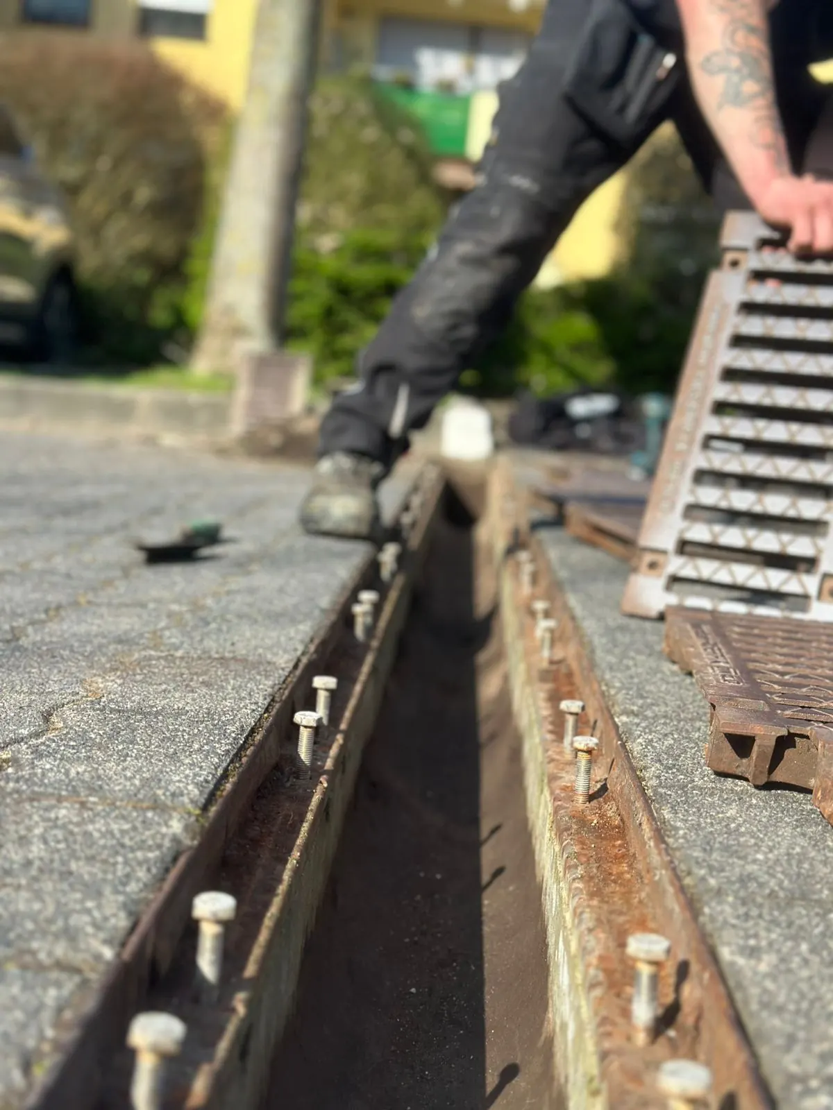 Entwässerungsrinne gereinigt